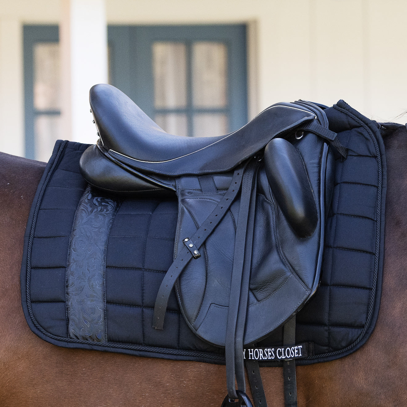 Black horse outlet saddle pad