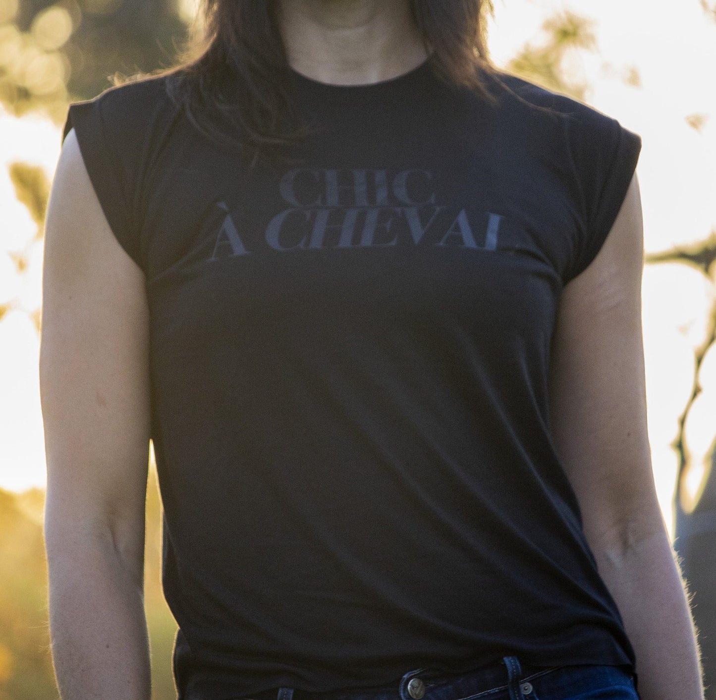 Chic à Cheval T-shirt Women's flowy Rolled Cuffs Black